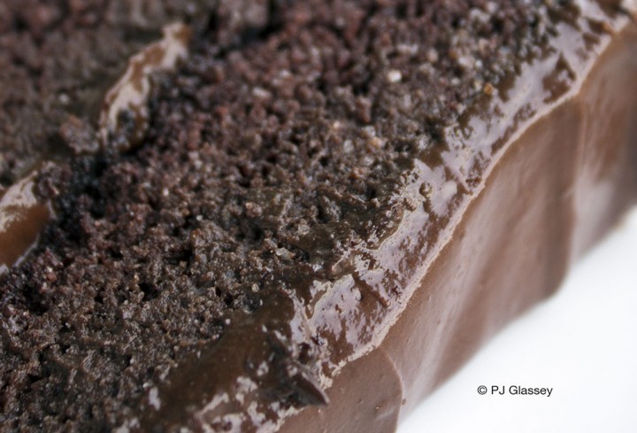 ©PJ 2014 Chocoholic Fitness Cake (sliced)_crop_4260